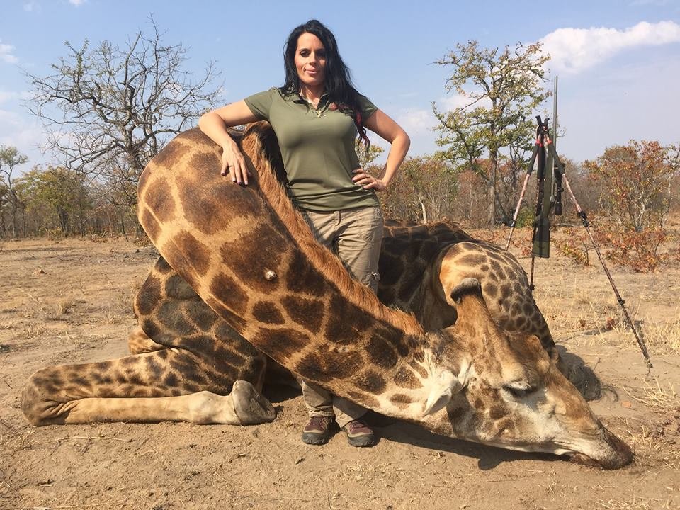 Woman Hunter from Idaho Posts Photos of Her Kill on Facebook