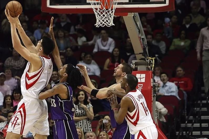 NBA Makes $1.46 Billion from Sponsorship NBA players in a game-NBA sponsorship