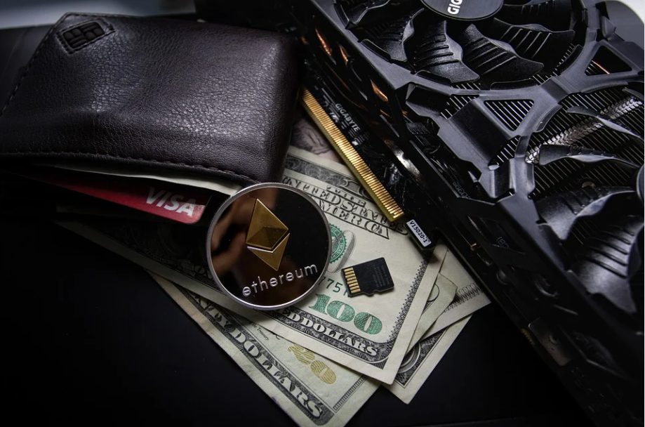 Crypto vs Banking: Which Is a Better Choice? crypto vs banking-image from pixabay by WorldSpectrum