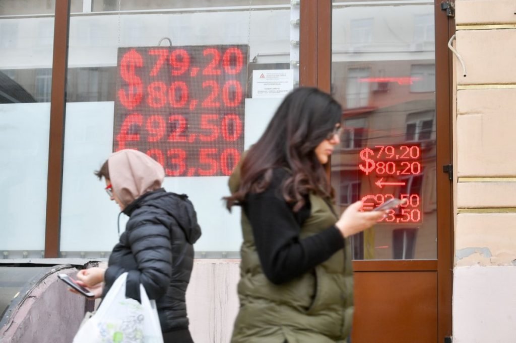 Bank of Russia, Central Bank, rouble, ruble, ruble crash, ruble falls, ruble lowest level, ruble plunges, Russia, russia bank run, russian bank run, russian sanctions, Ukraine