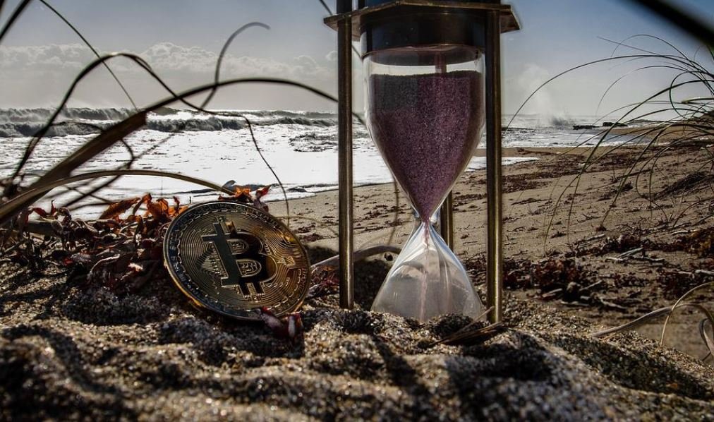 How to Know the Right Time to Invest in Cryptocurrencies - Image from pixabay by WorldSpectrum