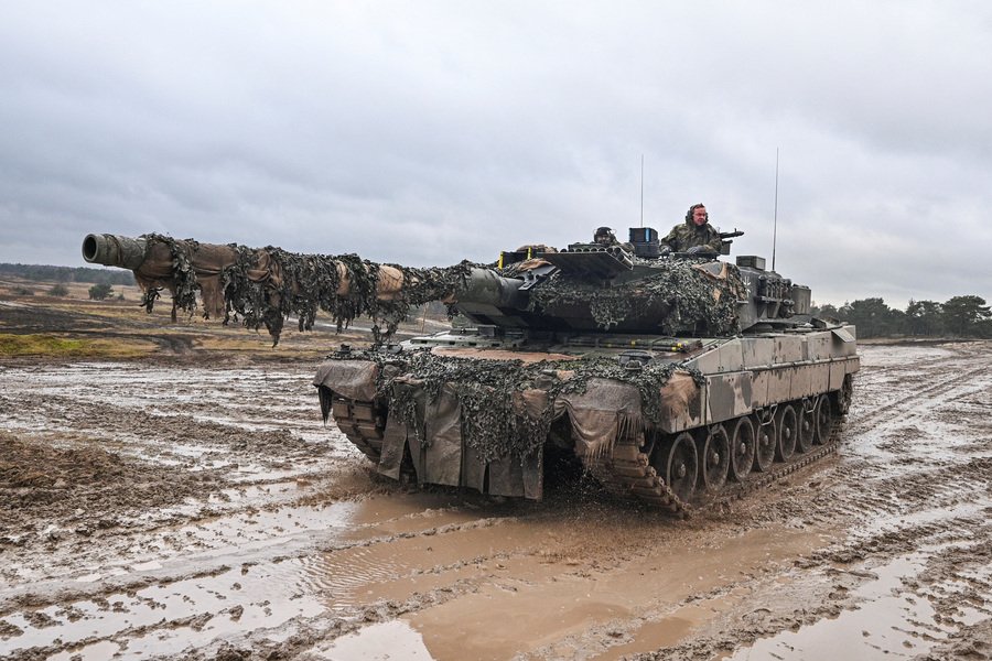 Germany requests that Switzerland sell mothballed Leopard 2 tanks.