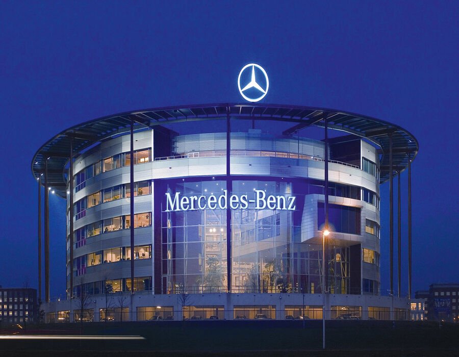 EVs, luxury automobiles improve Mercedes Q1 sales.