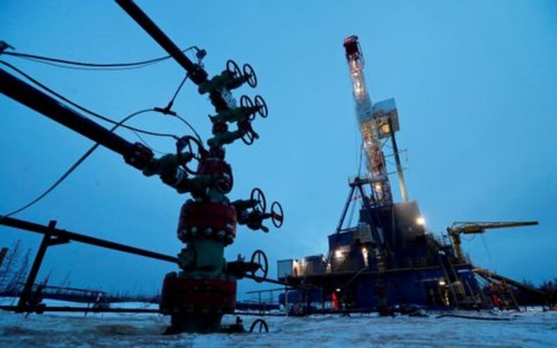 A well head and drilling rig in the Yarakta oilfield, owned by Irkutsk Oil Company (INK), in the Irkutsk region, Russia, March 11, 2019. REUTERS/Vasily Fedosenko/File Photo