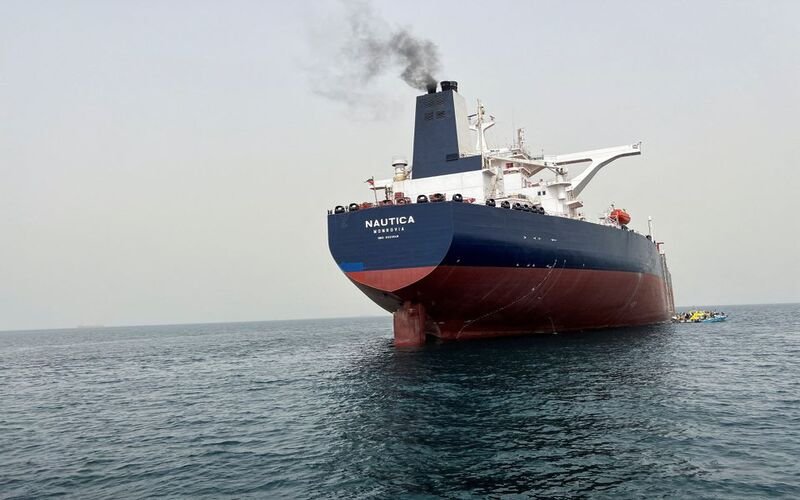 UN begins oil cleanup from deteriorating ship near Yemen in Red Sea.