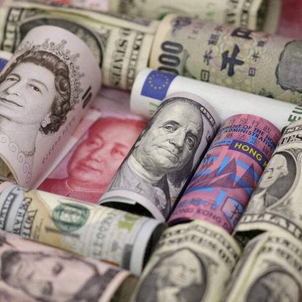 Euro, Hong Kong dollar, U.S. dollar, Japanese yen, British pound and Chinese 100-yuan banknotes are seen in a picture illustration shot January 21, 2016. REUTERS/Jason Lee/Illustration/File Photo