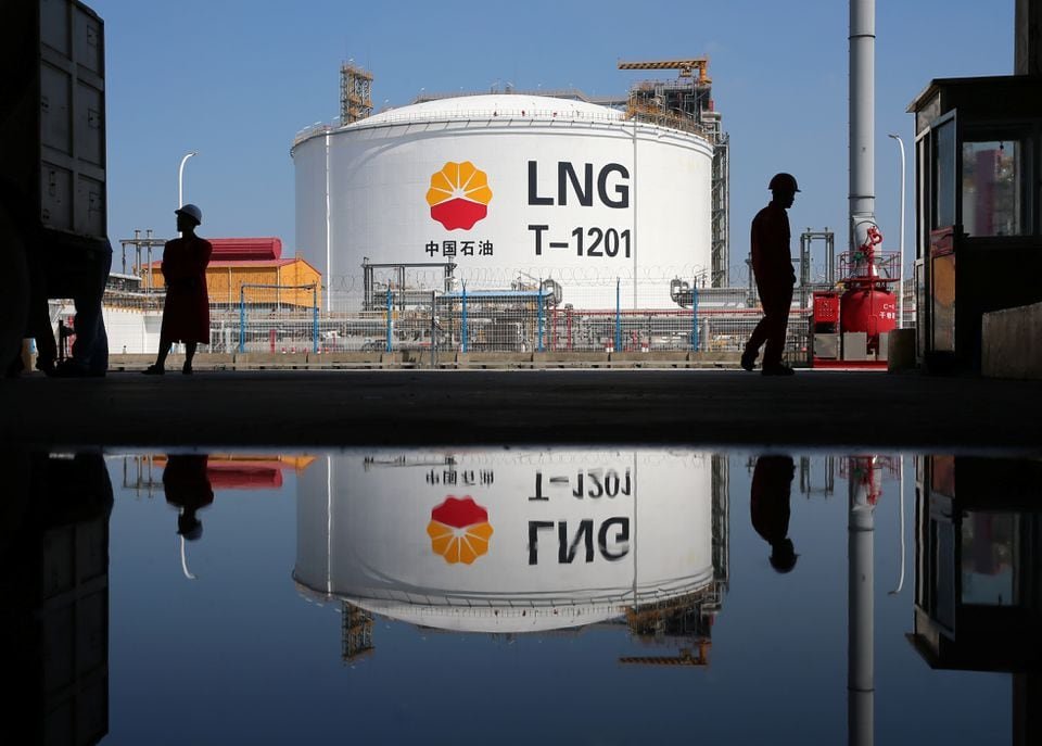 Greenpeace accuses China oil and gas firms of ‘greenwashing’ LNG purchases A liquified natural gas(LNG) storage tank and workers are reflected in a puddle at PetroChina's receiving terminal at Rudong port in Nantong, Jiangsu province, China September 4, 2018. REUTERS/Stringer/File Photo