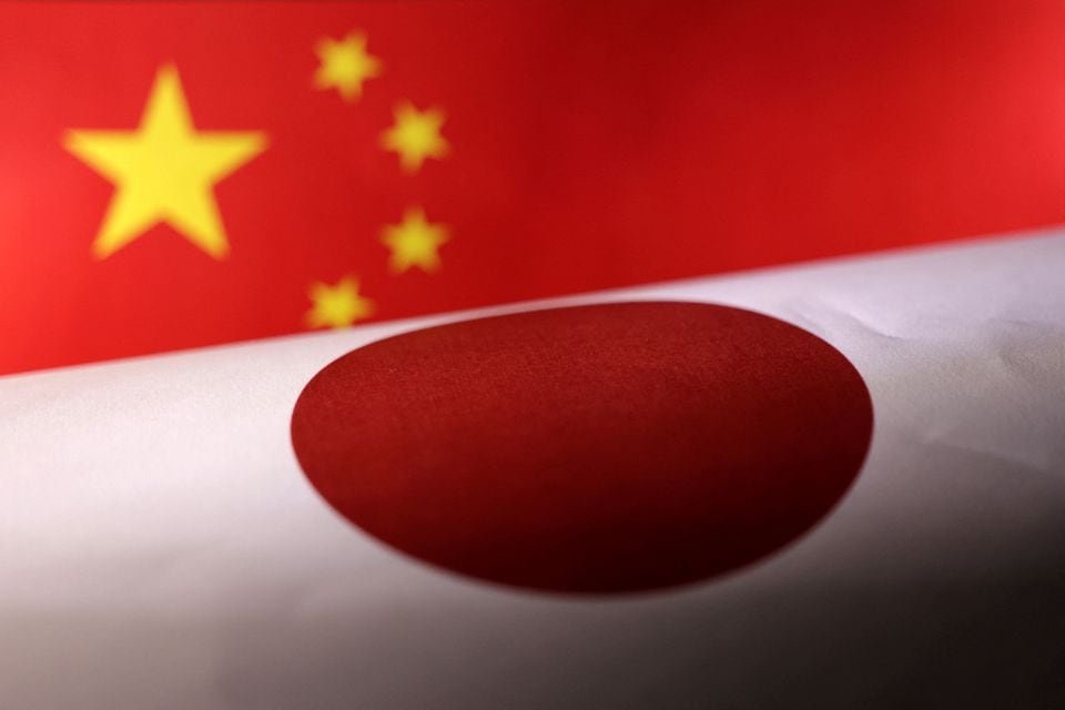 Japanese political party visits China to bolster frayed ties Printed Chinese and Japanese flags