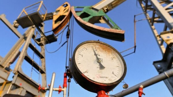 A view shows a pressure gauge near oil pump jacks outside Almetyevsk in the Republic of Tatarstan, Russia June 4, 2023. REUTERS/Alexander Manzyuk