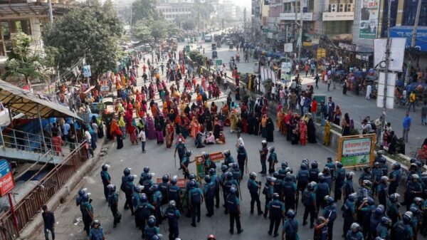 Garment industry workers block a road during a protest demanding a wage raise, in the Mirpur area of Dhaka, Bangladesh, November 12, 2023. REUTERS/Mohammad Ponir Hossain