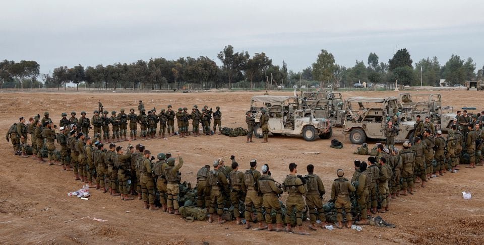 Israeli soldiers stand in order, amid the ongoing conflict between Israel and the Palestinian Islamist group Hamas, near Israel's border with Gaza, in southern Israel, December 4, 2023. REUTERS/Amir Cohen/File Photo