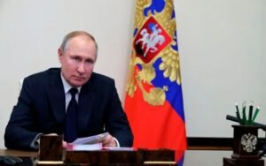Russia Mourns, Ponders Putin's Course of Action