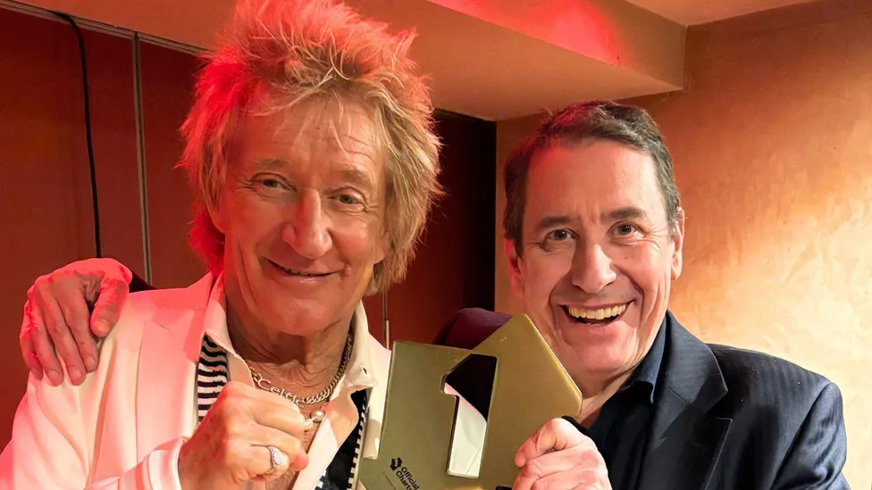 Jools Holland Expresses Amazement Over First Number One, Thanks to Collaboration with Rod Stewart Jools Holland Expresses Amazement Over First Number One