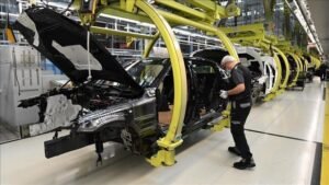 US Manufacturing Contracts Deeper, but Glimmers of Hope Emerge