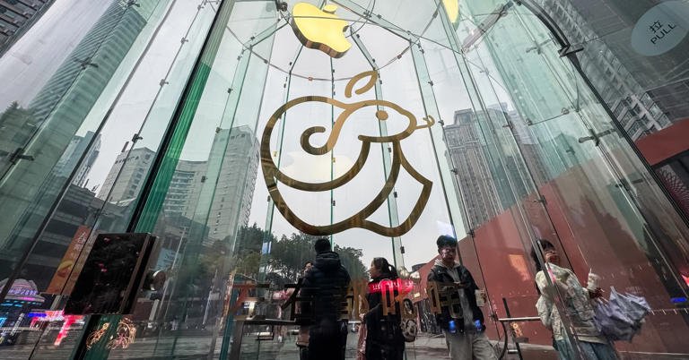 Apple’s fall overshadows positive bank earnings