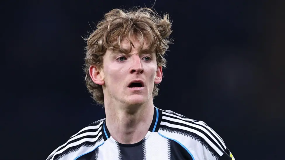 Gordon needs to stay ‘fully focused’ after Arsenal talk – Howe