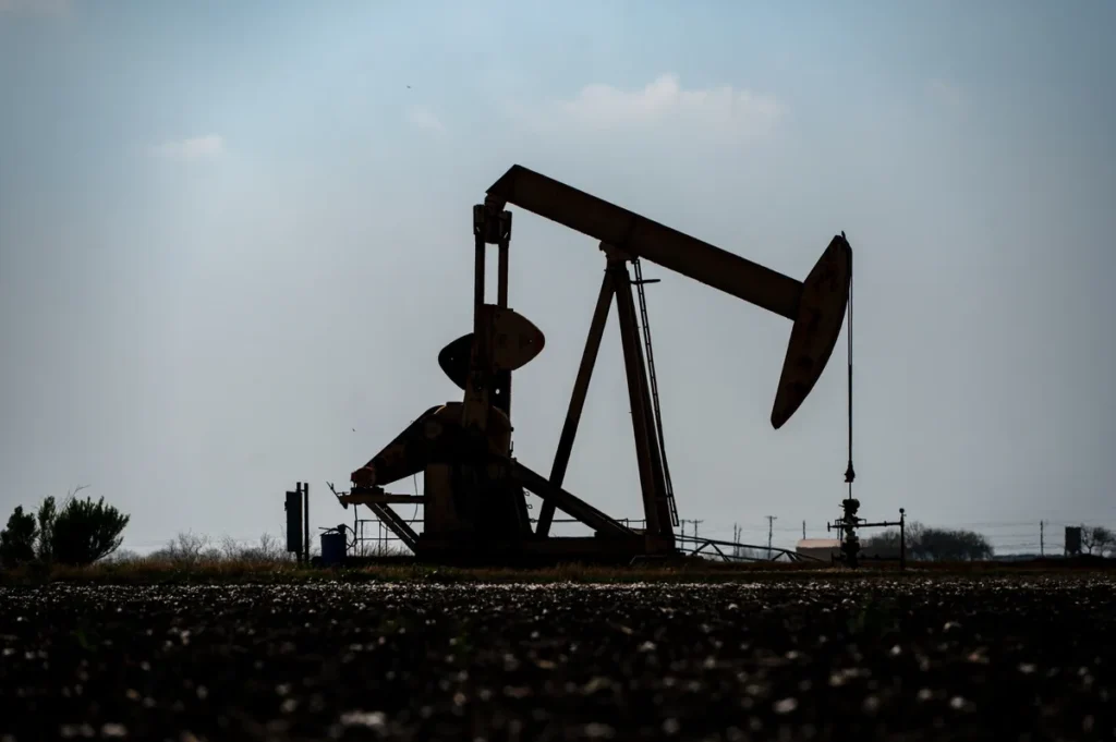 Emerging-Market Assets Rise as US Yields Fall and Oil Stabilizes