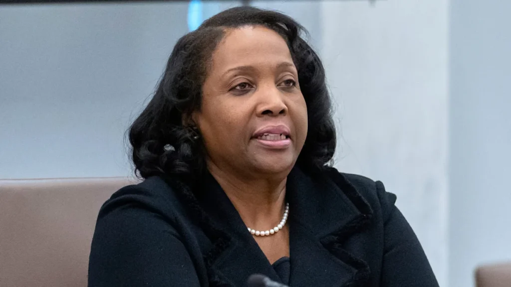 Fed’s Lisa Cook Flags AI-Driven Inflation as Key Risk for 2027
