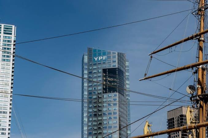 Investors Ask Supreme Court to Revive $16.1 Billion Argentina YPF Judgment